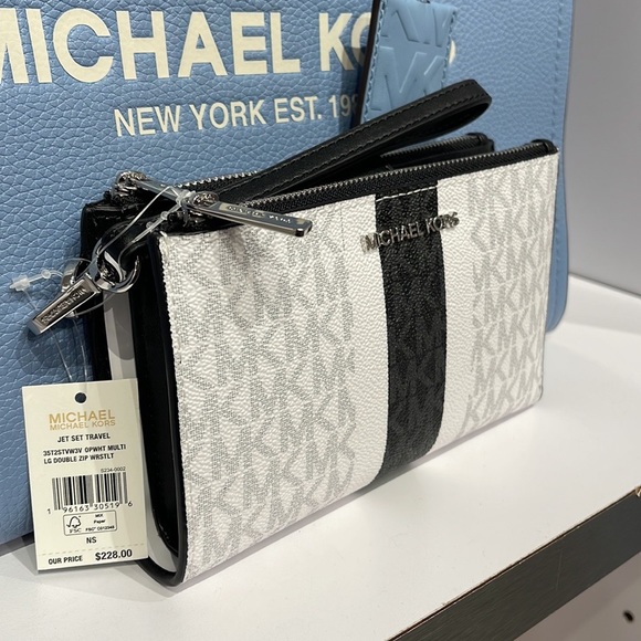 MICHAEL KORS LARGE DOUBLE ZIP WRISTLET 
Optic White Multi - Picture 2 of 16